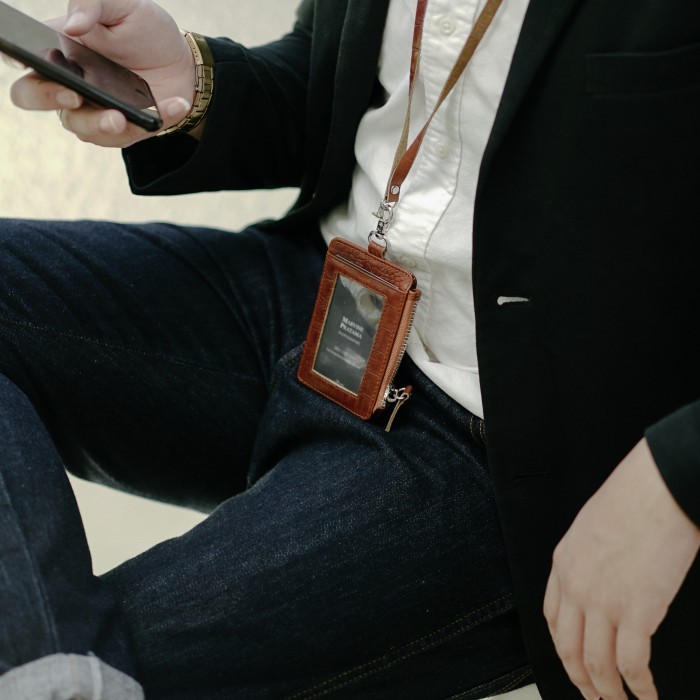 

Lanyard Motif Croco ID Card Holder Name Tag Kulit Asli Hustle Hog II