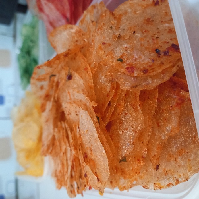 

BERGARANSI 1 Kg Kripca Extra Pedas Keripik Kaca Pedas Daun Jeruk Snack Camilan Cemilan Viral