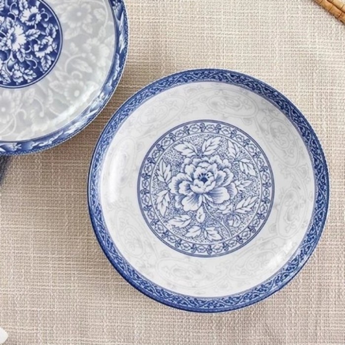 PIRING MAKAN KLASIK PUTIH BIRU KERAMIK - MOTIF BUNGA DAUN