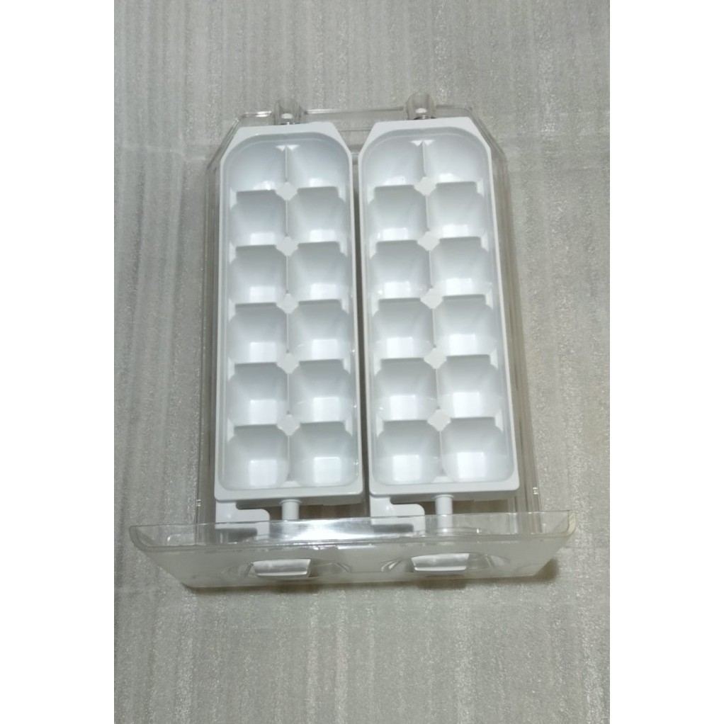 ICE CUBE MAKER KULKAS ELECTROLUX MODEL ETB2600 KODE RF.Q51