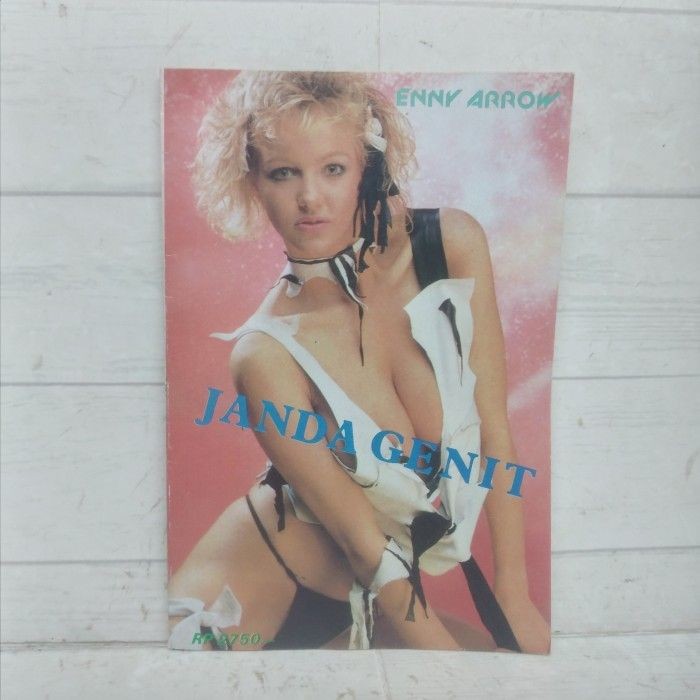 Enny Arrow Janda Genit BUKU Langka