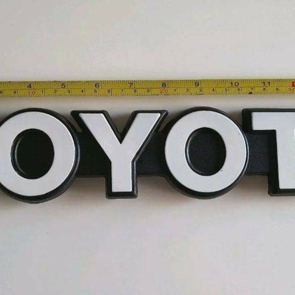 Emblem Tulisan " TOYOTA "