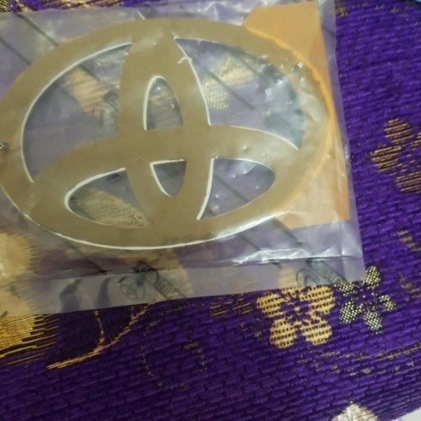 BERMUTU Emblem Logo Bagasi Innova Fortuner 2004 -2015 Original Spare Part Mobil