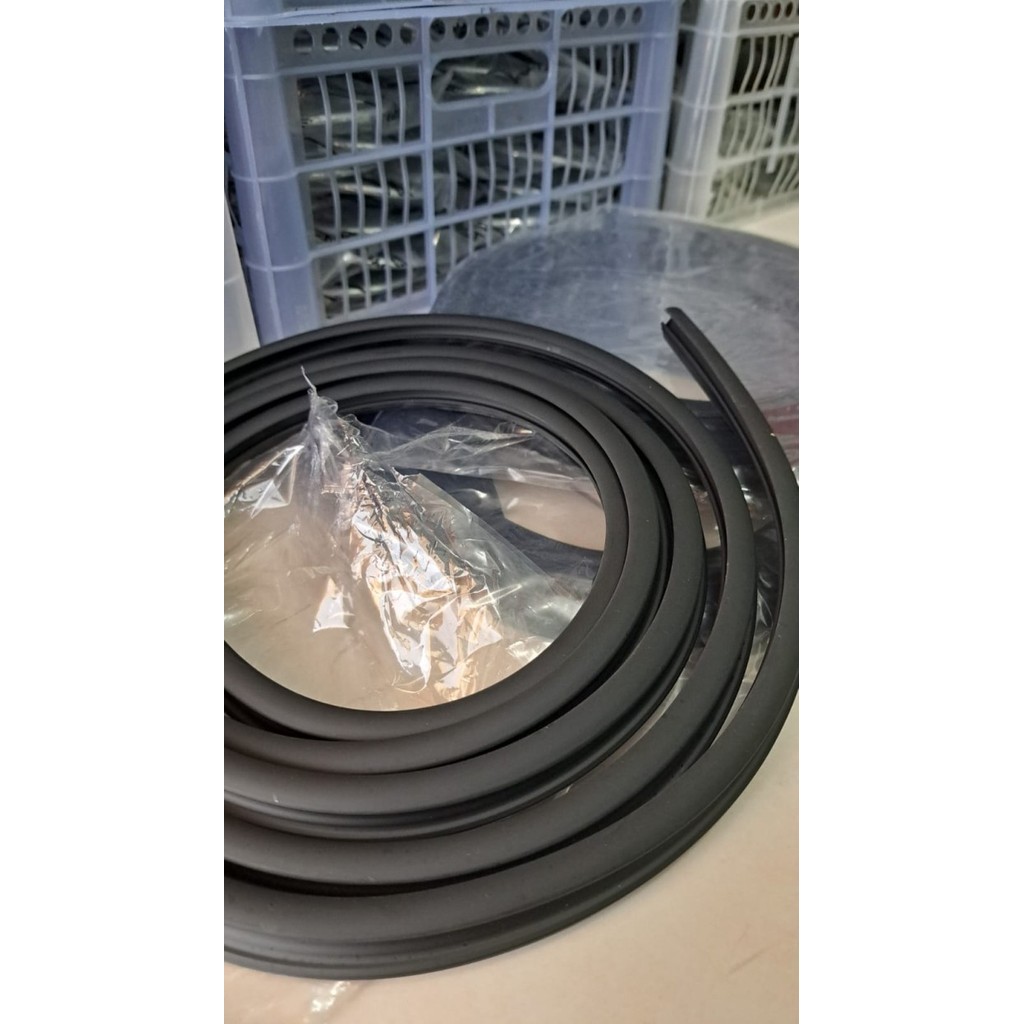 KARET KACA DEPAN MOBIL CALYA/SIGRA