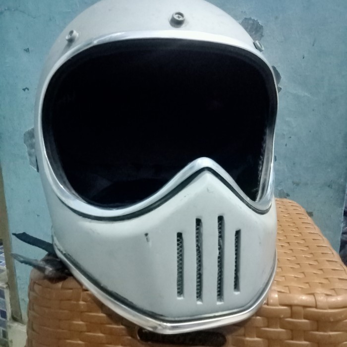 HELM CAKIL BAHAN RENOVASI