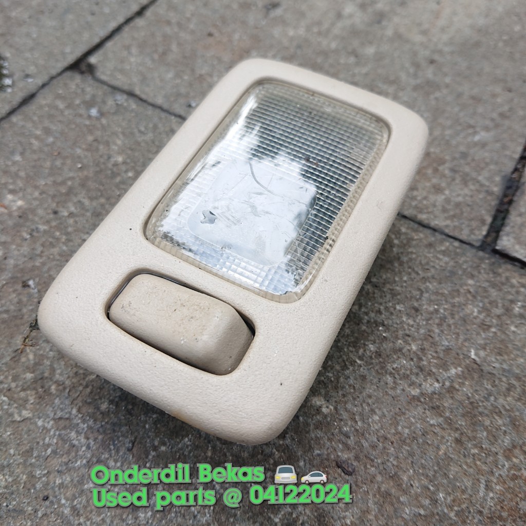 lampu interior tengah nissan serena c24