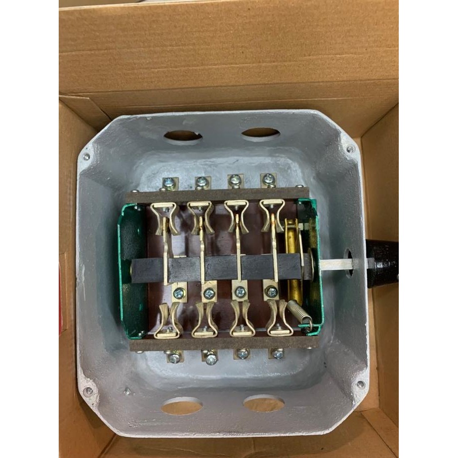 

Berkualitas COS OHM SAKLAR MDE 63 Ampere 63A Side Knife Drive Model Pisau