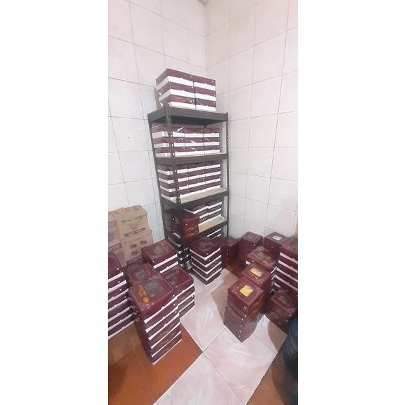 

Bolu Keju Serut 20x20cm / Bolu Keju PREMIUM / Kue Bolu Topping Keju Lembut dan Enak