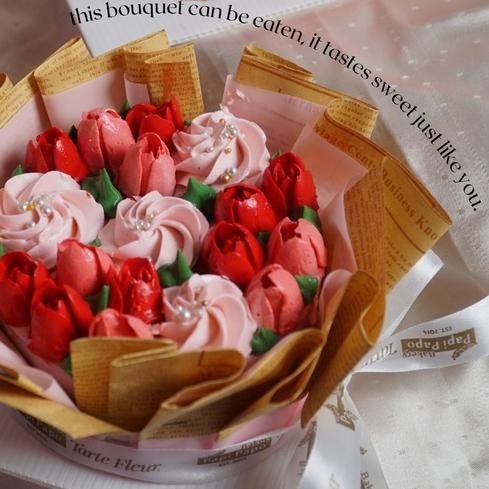 Le Petite Bouquet Cake
