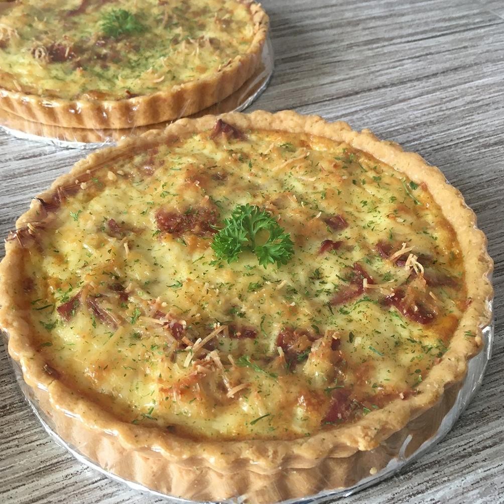 

Smoked Beef Quiche/ Pie Asin/Kado/Hampers Velind's Bakery