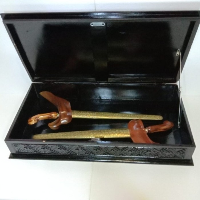 Box Kotak Tempat Menyimpan 2 Keris Ukiran Batik Kayu Jati