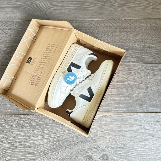 Jual Veja V-10 White Black