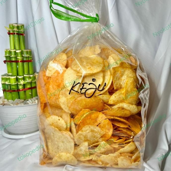 

READY STOCK KERIPIK KENTANG RASA KEJU ASIN KEMASAN 1KG !!!!!