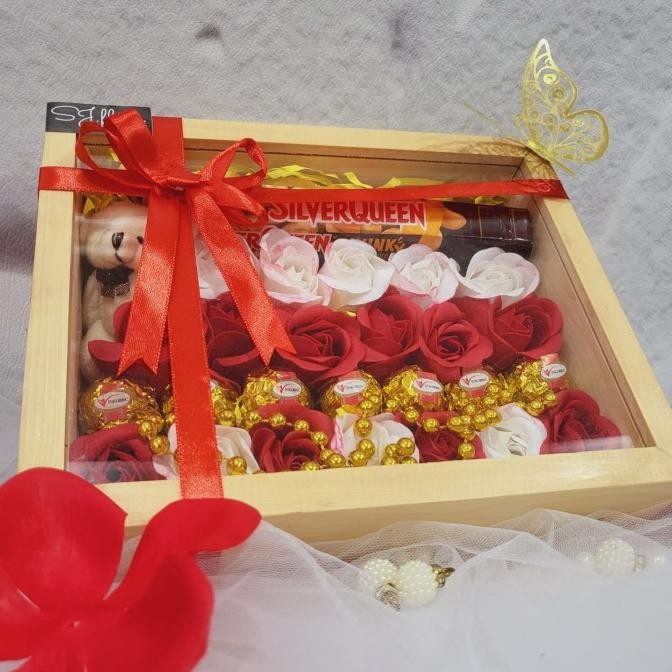 

Sale! Buket Bunga Sabun Box Hadiah Gift Set Valentines Day Coklat Boneka 028