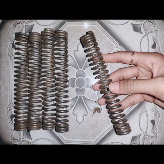 

PER SPRING TEKAN BAJA TEBAL 3MM ( ID 16MM & OD 23MM ) PANJANG 15 CM SIAP KIRIM