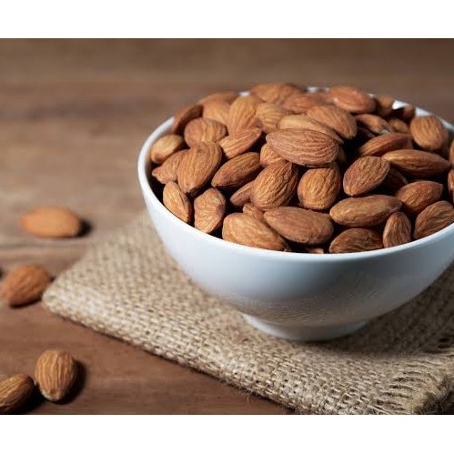 

Almond mentah utuh kupas 1kg / raw almond STOK TERBATAS