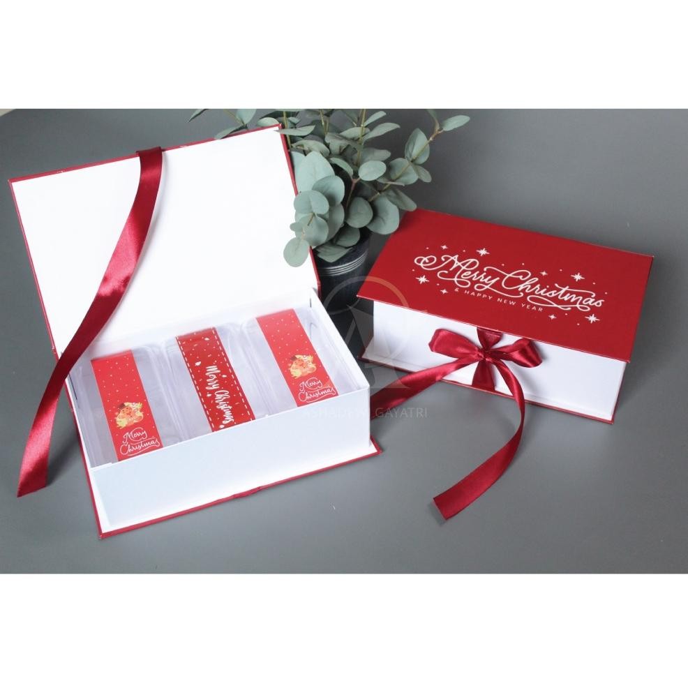 

BR - Ashadewi Gayatri - Hardbox 25 x 15 x 8 cm - Merry Xmas Red TERLARIS