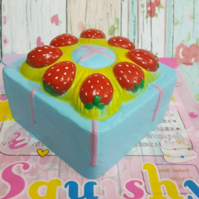Murah Mainan Squisi Squishy Kue Ultah Biru Toping Strawberry Skuisi Licensed Non COD
