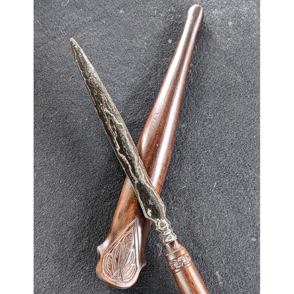 Dekorasi Tradisional Tombak Pusaka Sepuh Bliring Dwi Pamor Wengkon Isen Ngulsem Tangguh Meduro Koso 