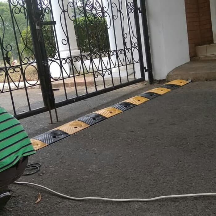 Polisi Tidur Speed Bump 1 Meter / Premium Rubber Speed Bump