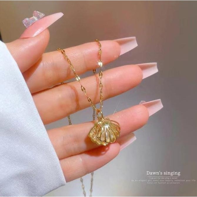 Kalung Liontin Mewah dengan Mutiara Kerang Import