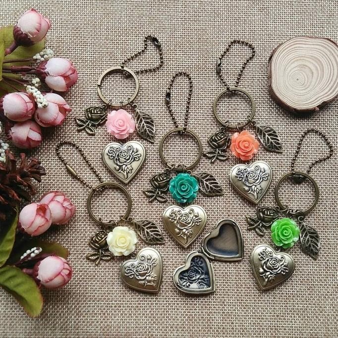Bagcharm Gantungan Tas Vintage Kunci Locket Foto Rose Loket DS99
