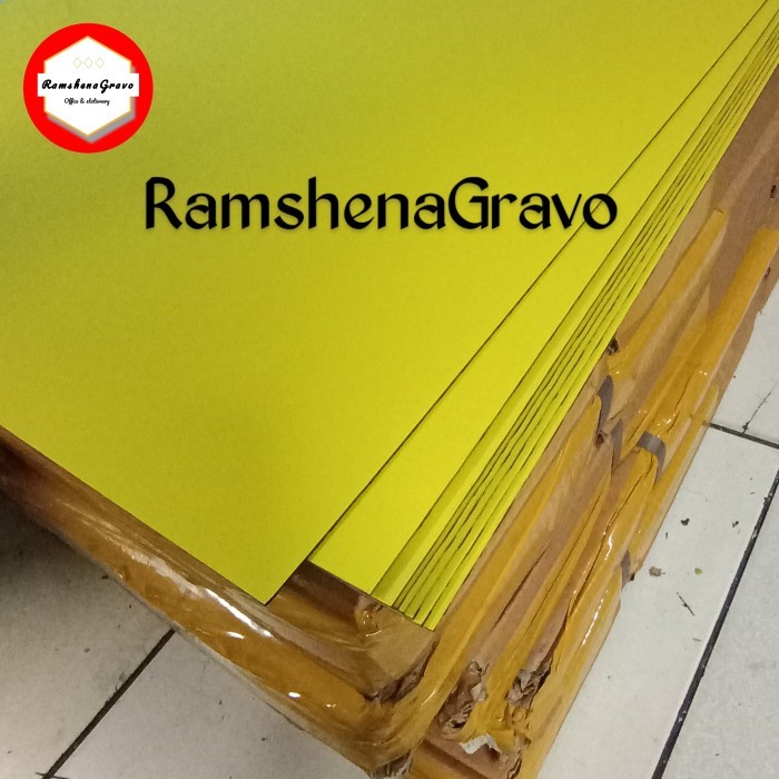 

gravoply / bahan name tag / kuning teks hitam /120cmx60cm tebal 1.5mm