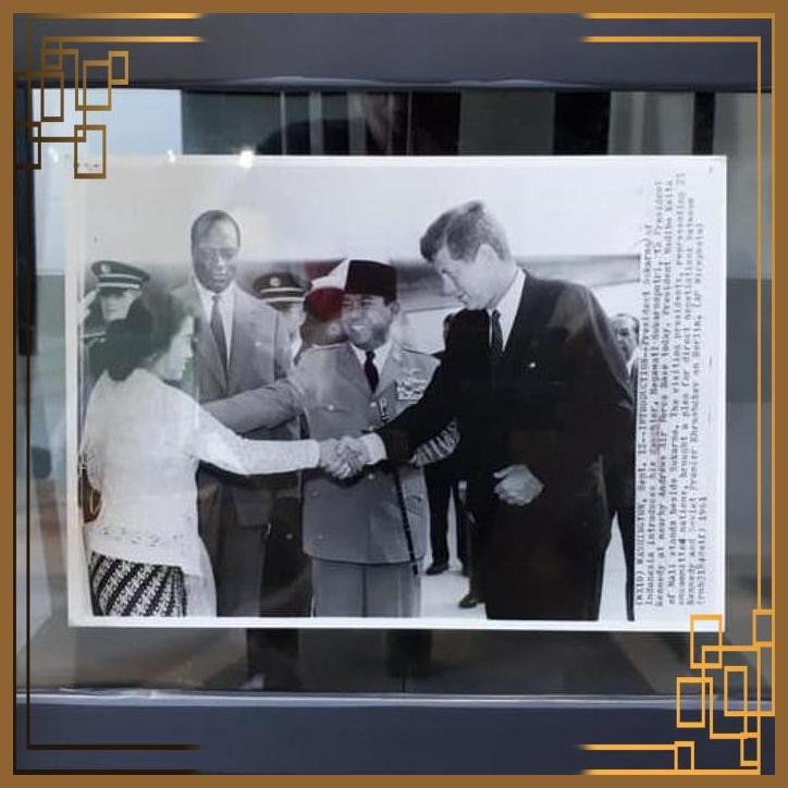 [CNC] Foto Jadul Presiden Soekarno Presiden Kennedy Megawati Soekarnoputri