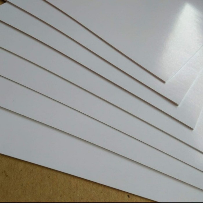 

1 RIM KERTAS ART PAPER 150 GR UKURAN PLANO / 65 CM X 100 CM