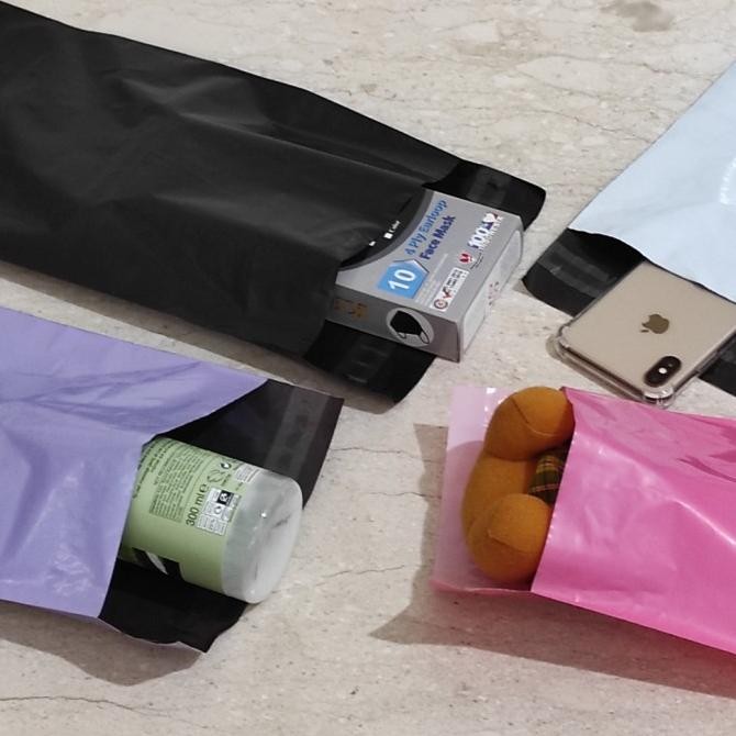 

Promo Polymailer 32 x 45 Amplop Plastik Packing Online 100 lbr Hitam murah COD