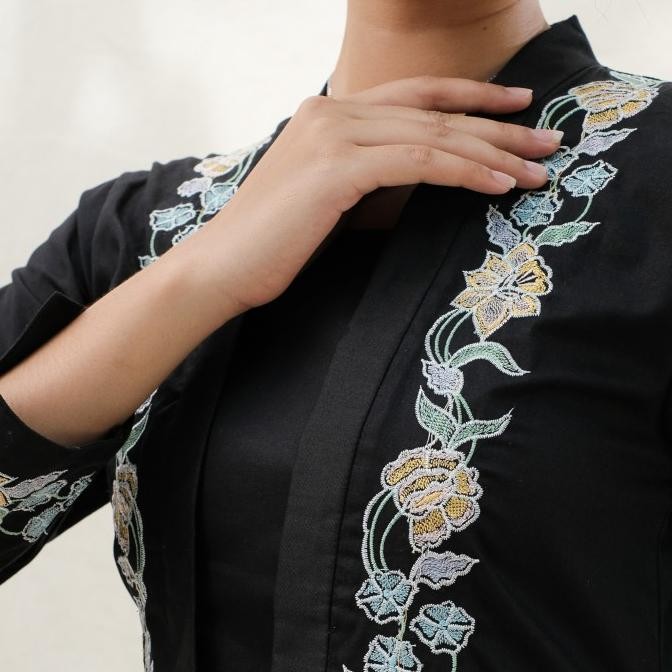 Sale Kebaya Encim Bordir Lengan Panjang Meradelima Katun Jepang Hitam