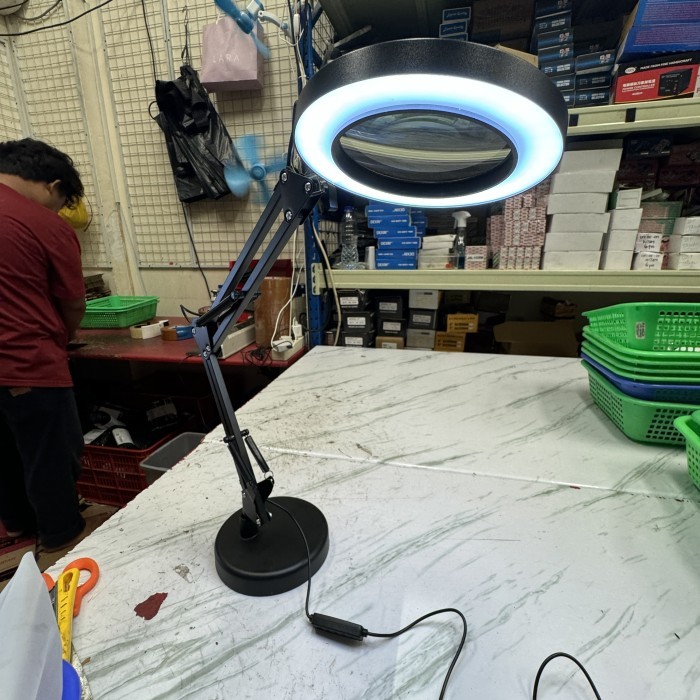 

Lampu Baca Led Kaca Pembesar 10X Pembesaran