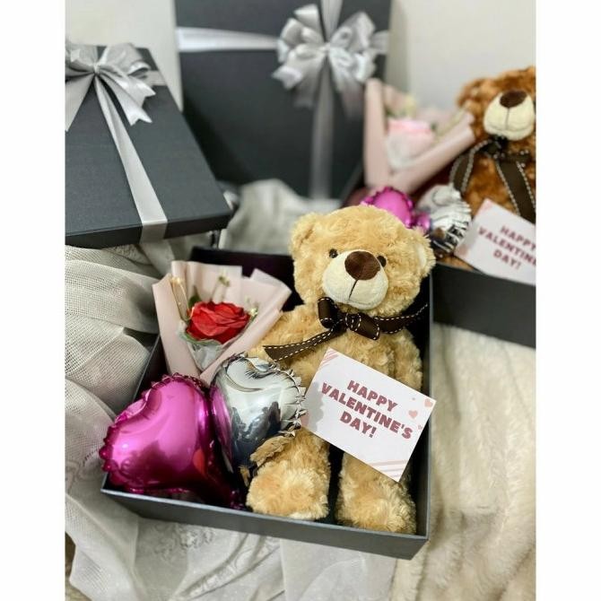 

Hampers Valentine Gift Box Bunga Boneka Teddy Bear Cokelat