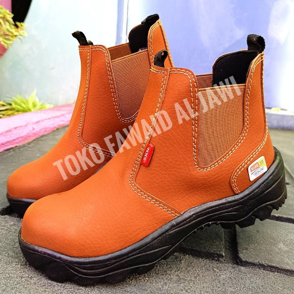 eqw-68 SEPATU SAFETY SLIP ON PRIA KING GREGOR KERJA PABRIK KITCHEN PDL PDH TNI POLISI SATPAM OB POM 