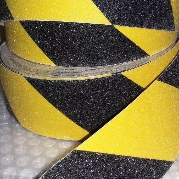 

SAFETY WALK LAKBAN ANTI SLIP KUNING HITAM 5CM X 5 M ASLI
