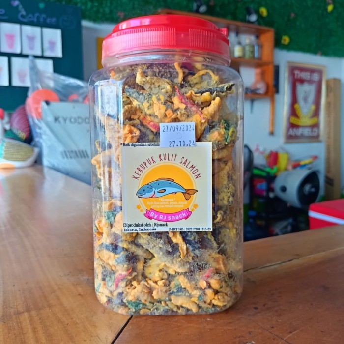 

KERUPUK SALMON RASA SALTED EGG / TELUR ASIN KEMASAN TOPLES JUMBO CEMILAN GURIH DAN ENAK FOOD SNACK
