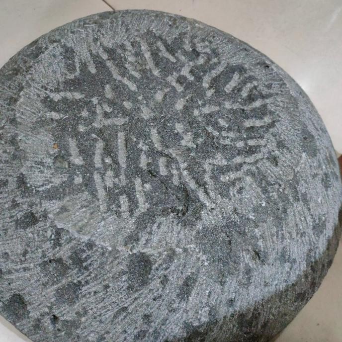 

cobek batu asli ulekan no 40 cm pahat asli plus ulekan batu - 25 cm AS78