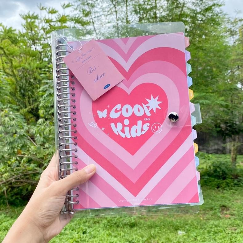 

ANGELO B5 BUNDLE BINDER LOVE COOL KIDS / B5 BUNDLE COVER BINDER TRANSPARENT / BINDER TRANSPARAN AESTETIK / PAKET BINDER COVER DIVIDER PLANNER / JOURNALING BUNDLE / SATU SET BINDER ISI AESTETIK / KOREAN AESTHETIC CLEAR BINDER / SET JOURNALING KEREN