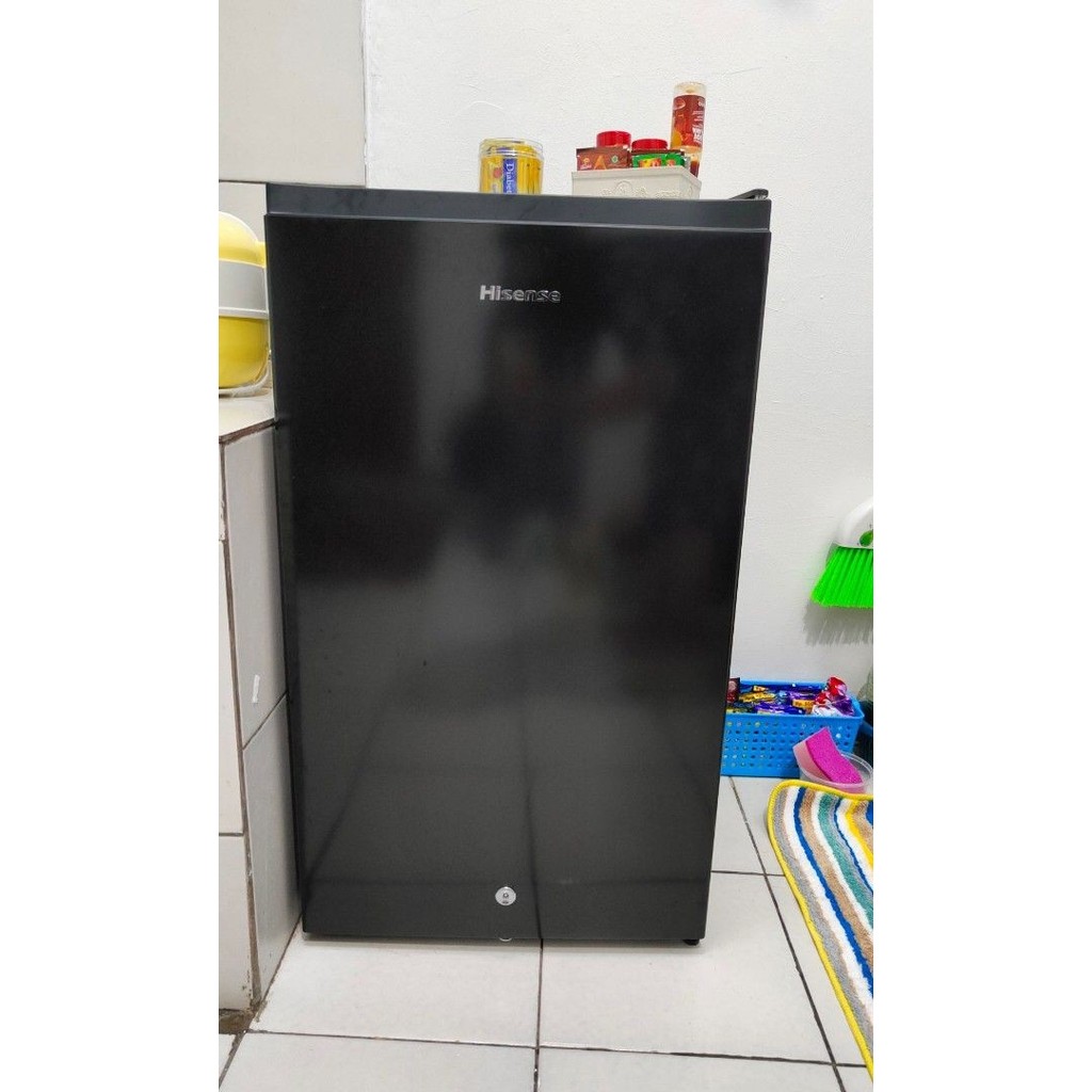 HISENSE Kulkas 1 Pintu 91 Liter RR125D41BN Semi defrost Lampu LED
