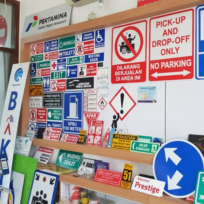 

Rambu Papan Nama Jalan 50Cm X 15Cm - Plat Alumunium Sticker Reflective