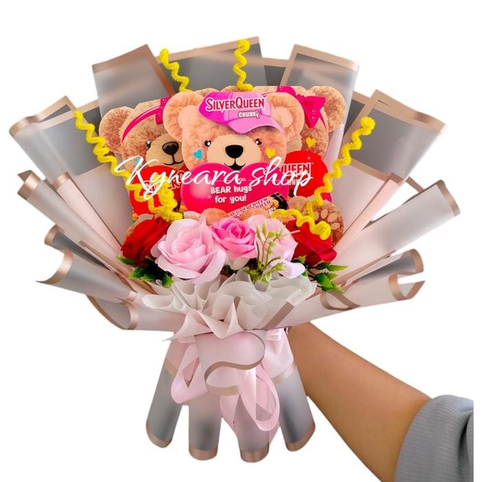 

BUKET COKLAT BERUANG SILVERQUEEN KADO VALENTINE PACAR ISI 3 COKLAT - CEMILAN, FOOD, MAKANAN, MANIS,