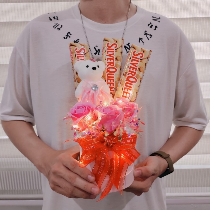 

BUNNY GIFT - KADO BUKET BUNGA VALENTINE - BLOOMBOX COKLAT BONEKA GB045