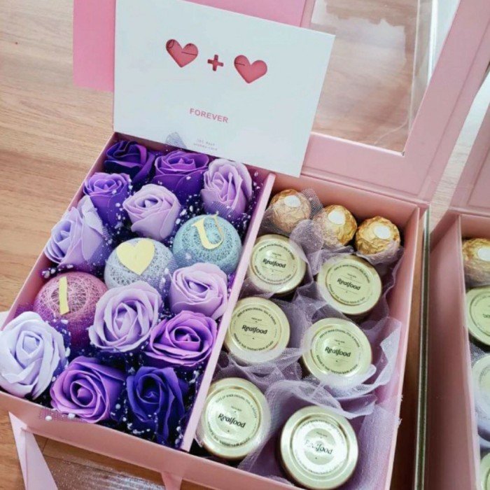 

HAMPERS PARCEL REALFOOD DAN COKLAT FERRERO BUNGA VALENTINE