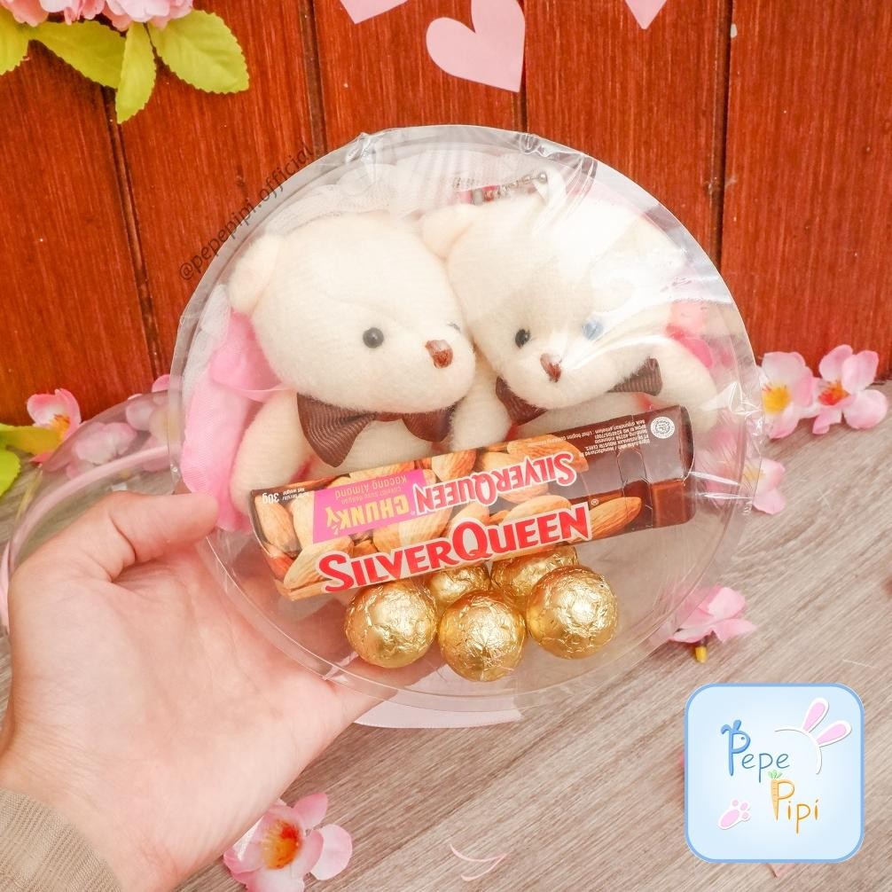 

m-4 Hampers Valentine Box Bingkisan Kado Gift Kado Valentin Set coklat silverqueen kasih sayang love boneka bear beruang Hadiah Buket Berkualitas
