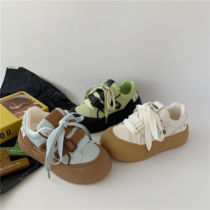 

Ratusan sepatu putih sepatu slip-on sepatu siswa sepatu roti kasual