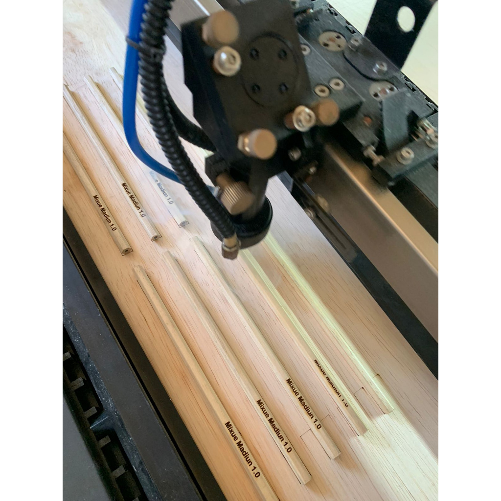 

[Custom] Pensil Kayu Custom Nama Grafir Laser FREE Custom Nama/Logo Pensil Kayu Custom Grafir Laser