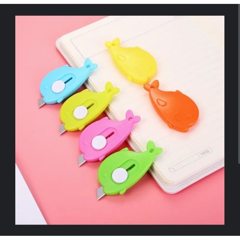 

Cutter Mini Dolphin Pisau Mini Dolphin Alat Pembuka Paket Unboxing