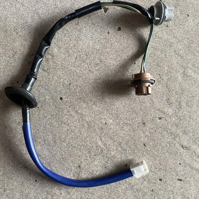 Socket Lampu Belakang Stoplamp Innova Reborn Original  Ready