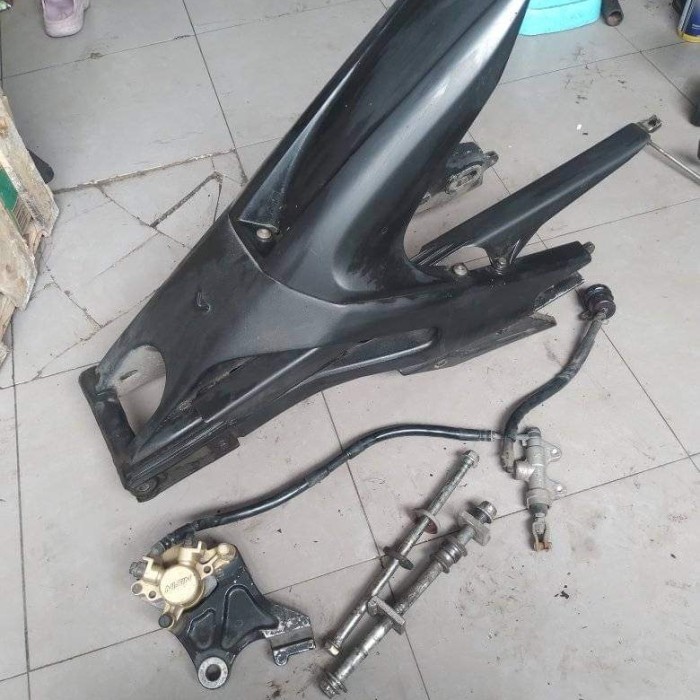 {Bekas} swing arm r15 v2 endurance pnp ke semua motor vixion Limited