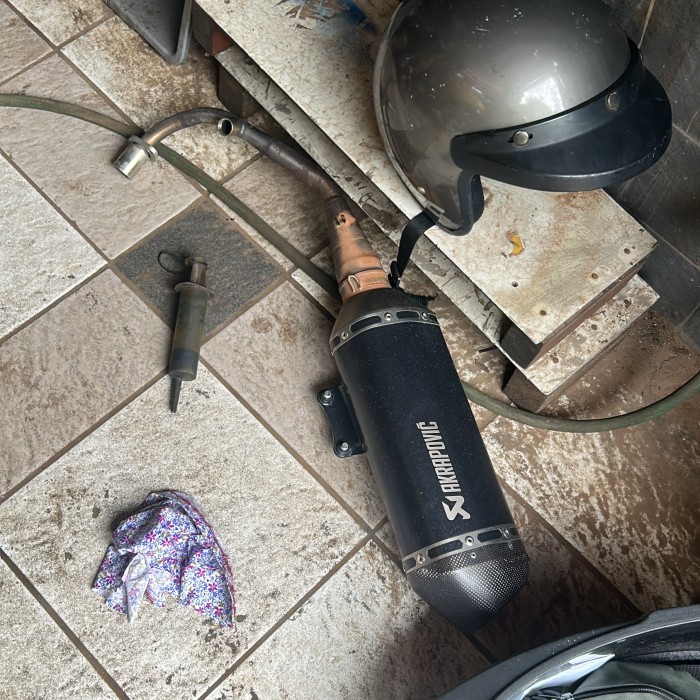 {Bekas} knalpot akrapovic ori vespa sprint primavera Limited